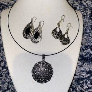 Choker necklace with earrings.